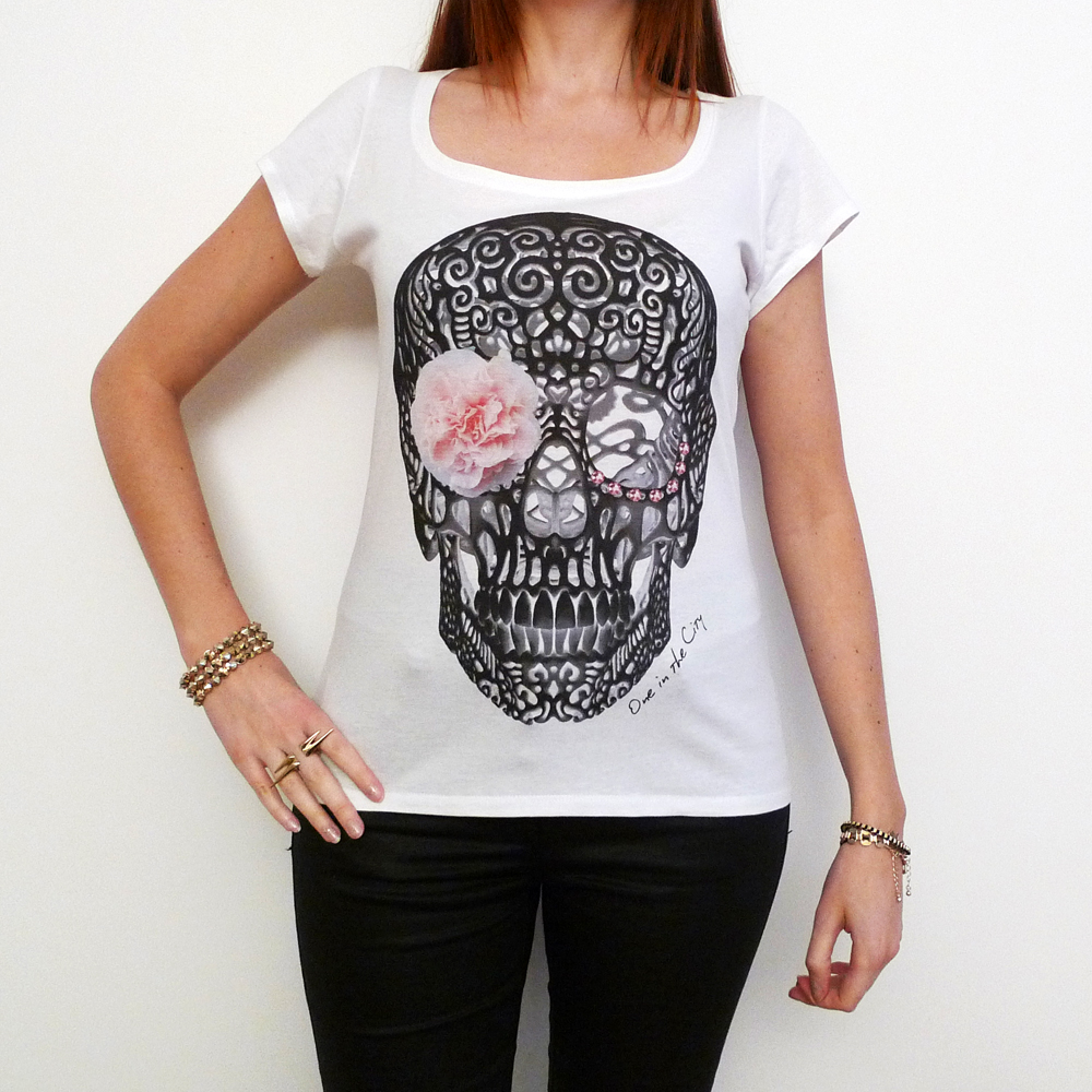 Flower skull: pretty t-shirt, celebrity picture 7015266